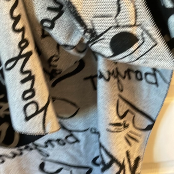 Karl Lagerfeld Paris NWT Black and Gray Large Scarf MSRP $68 - Picture 6 of 7